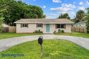 Jupiter Coastal Cottage - Image 1