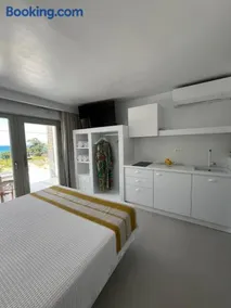 Neso seafront studio Paros - Image 4