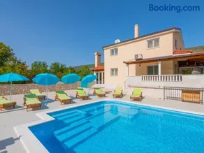 Villa Secret Beauty with Heated Saltwater Pool - Image 1