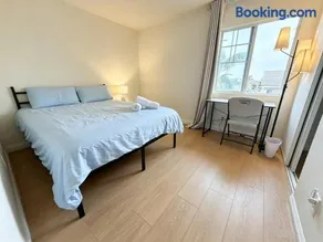 Spacious Private Bedrooms With Full Amenities Near Grocery Stores & Main Highway Routes - Image 2
