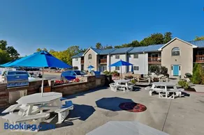 Put-in-Bay Poolview Condo #6 - Image 4