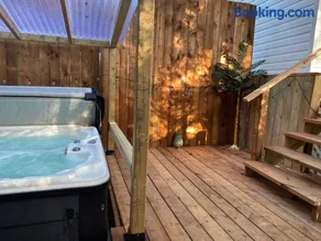 Jeans Place A Hot tub Oasis - Image 4
