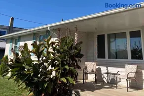 Comfy 3-Bedroom Near The Beach With A Pool & Grill - Image 1