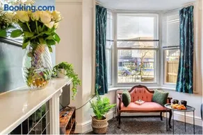 HG1- 4 bed house - Image 4