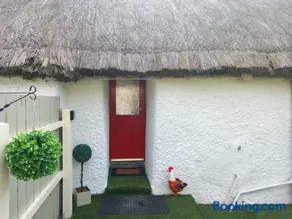 Eddie's Thatched Roadside Cottage - Image 5