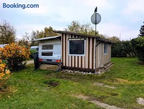 Wohnwagen mit feststehendem Vorzelt - Image 1