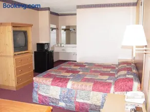 Garden Inn & Suites - Image 2