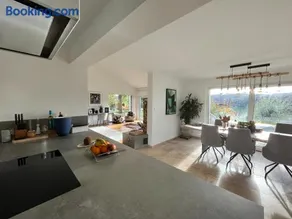 High-End-Haus mit Garten und Extras - Image 3