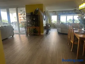 Luxurious & spacious oceanfront condo - Image 1