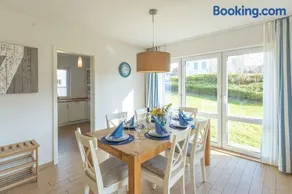 SEASIDE APARTMENTS - SUNNY BLUE - Image 1