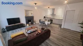 Réole Gîte familial au calme - parc, piscine & parking - Image 1
