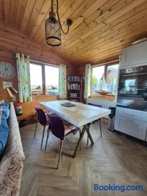 3-Bed Ocean View Lodge - Parking & Terrace - Image 5