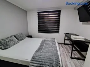 casa entera con estacionamiento - Image 2