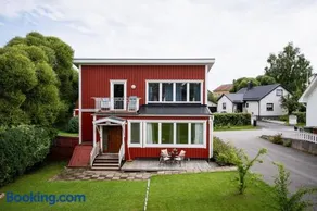 Guestly Homes - Charming 4BR Villa in central Piteå - Image 1