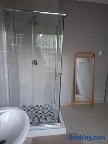 Retro Guesthouse - Image 3