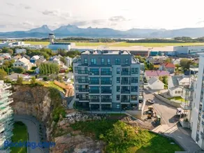 Modern Apartment near Airport - Image 4