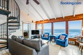Blue Sea Oceanfront Cottage - Image 2