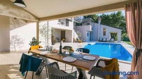 A stunning villa with a swimming pool in Lindar near Pazin - Image 4