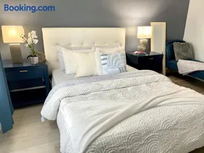 Remodeled Private Master Suite - 5MIN to Muni, Mall & Parks - Image 3