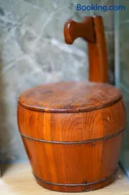 The Old Smokehouse Central, Bohemian Room - Image 4