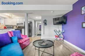 The Mosaic Lower Suite Near Downtown and Stampede Grounds - Image 2