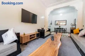 Charming Flat with AC Fast Wifi Secure Residence - Image 1