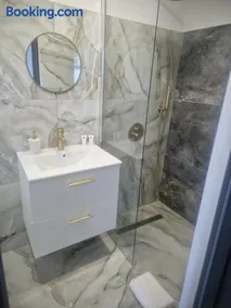 White Residence - Image 2