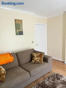 Hawkins Guest House - Private Shared Property - Image 3