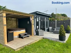 Dolafon farm luxury glamping cabin with hot tub - Image 3