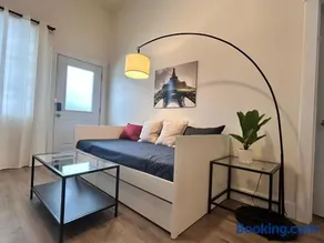 Spacious Family Suite with private Kitchenette and Laundry - Image 2
