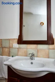 Appartement de vacances entièrement équipé avec internet haut débit et jardin | Vue jardin - Image 5