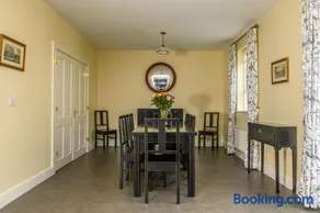 20 village square Glaslough - Image 3