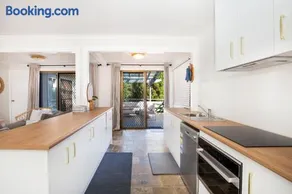 Boho - Pet Friendly - 1 Min Walk to the Beach - Image 4