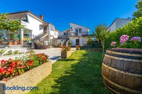 Apartman LuNi sa bazenom - Malinska, Sveti Anton - Image 2