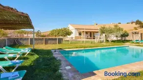 Luxurious Villa in Prado del Rey with Pool - Image 3