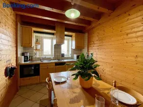Gîte familial avec terrasse proche châteaux, lac, et parcours aventure - Image 3