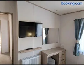 Holiday Home Retreat, Sleeps 6 - Image 5