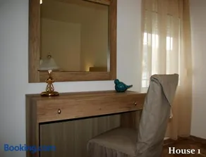 Lazy Cat Holiday House - Image 2