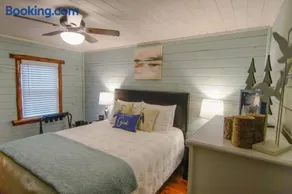 Charming Lakeview Cabin Near Geneva-On-The-Lake! - Image 2