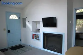 Silver Maple Cottage - Image 2