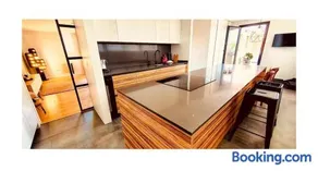 Lovely penthouse condo with pool - Image 5