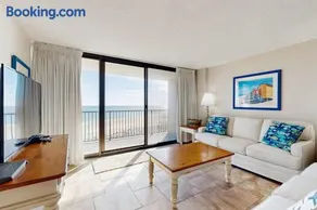 Oceanfront fifth floor condo with sauna pools & hot tub on site - Image 1