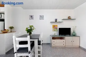 Appartement avec jardin, internet haut débit et barbecue | Vue ville - Image 2