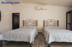 Gran casa con alberca climatizada jacuzzi y asador - Image 2