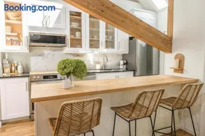 Light filled zen 3BR Penthouse - 7 min to Westport - Image 2