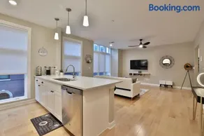 *New* XquisiteMidCenturyM0d~ Condo *OTR* w/Parking - Image 1