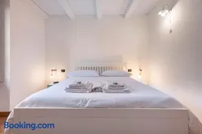 [Jacuzzi & Free Parking] 15 min to Arena - Image 1