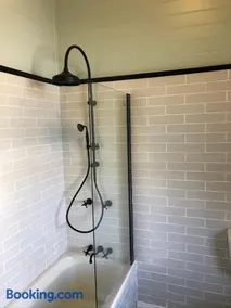 Deepwater Bank BnB - Image 2