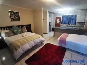 Sun Deck Lodge - Image 1
