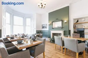 Castle Park Guest House - Image 1